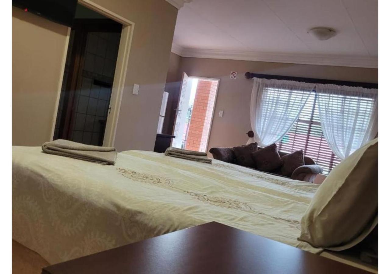 Mumo Lodge Badplaas Bagian luar foto